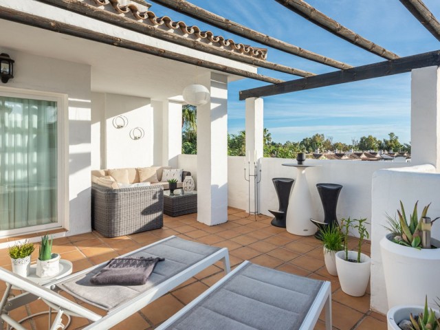 Appartement avec 3 Chambres  à Nueva Andalucía