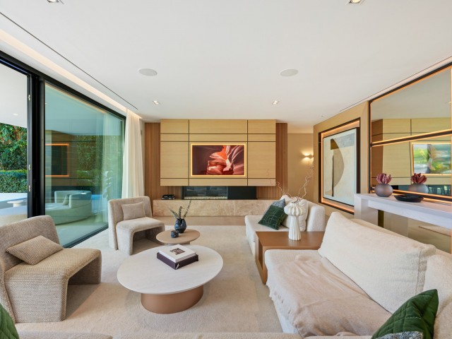 Villa avec 5 Chambres  à Nueva Andalucía