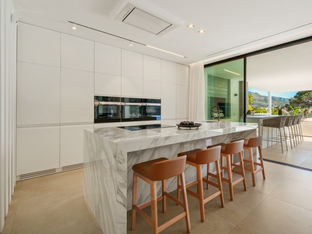 Villa avec 5 Chambres  à Nueva Andalucía