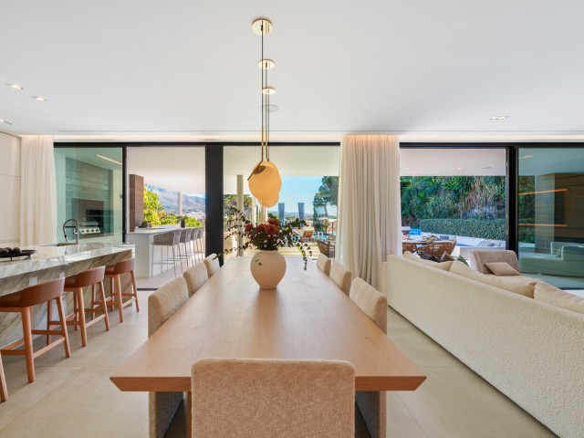 Villa avec 5 Chambres  à Nueva Andalucía