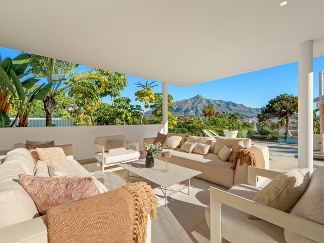 Villa avec 5 Chambres  à Nueva Andalucía