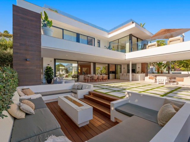 Villa avec 5 Chambres  à Nueva Andalucía