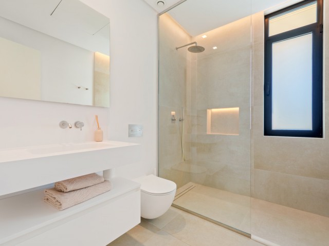 Villa avec 5 Chambres  à Nueva Andalucía