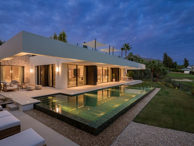 Villa avec 4 Chambres  à Nueva Andalucía