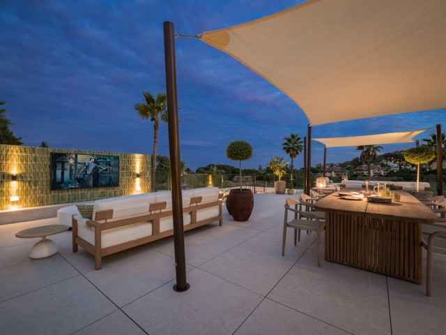 Villa avec 4 Chambres  à Nueva Andalucía