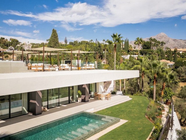 Villa avec 4 Chambres  à Nueva Andalucía