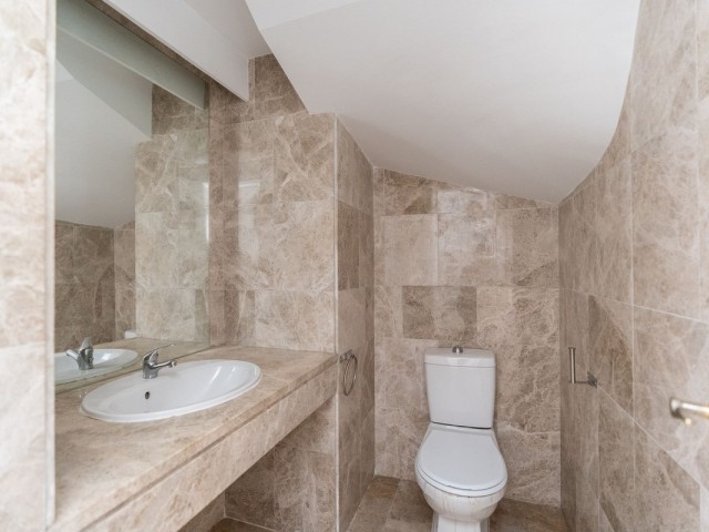 Maison mitoyenne avec 3 Chambres  à Nueva Andalucía