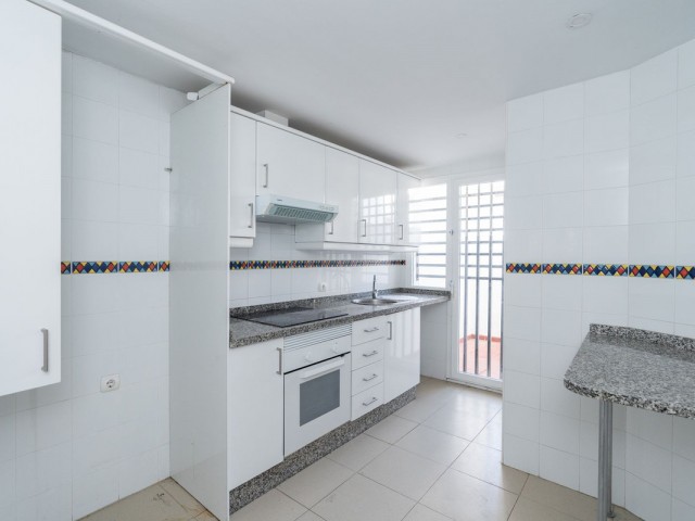 Maison mitoyenne avec 3 Chambres  à Nueva Andalucía