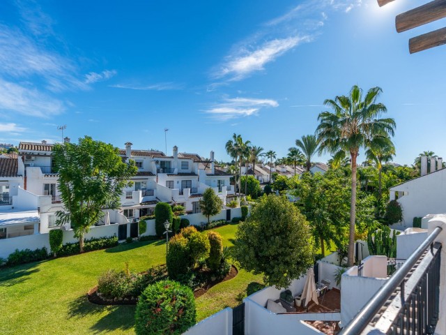 Maison mitoyenne avec 3 Chambres  à Nueva Andalucía