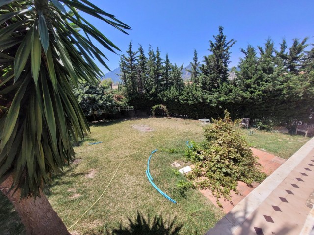 Villa con 4 Dormitorios  en Río Real