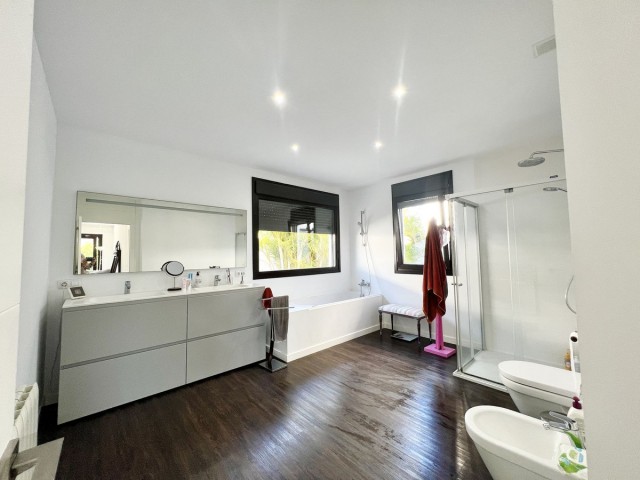 Villa avec 5 Chambres  à Marbella