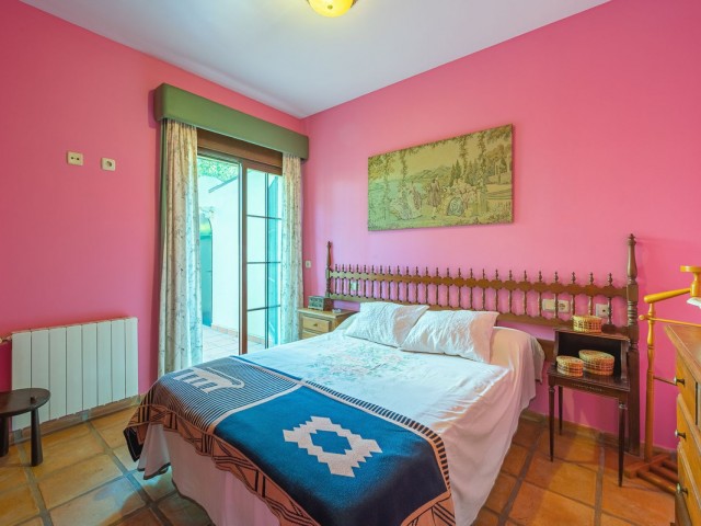 6 Bedrooms Villa in Elviria