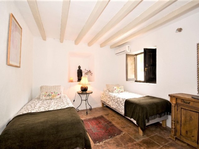 Villa con 14 Dormitorios  en Pizarra