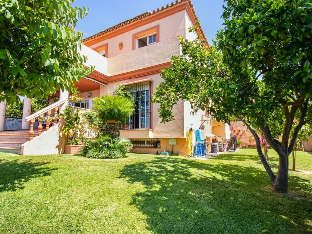 5 Bedrooms Villa in Marbella