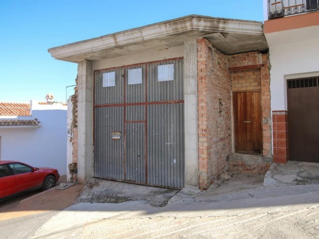 Commercial in Guaro