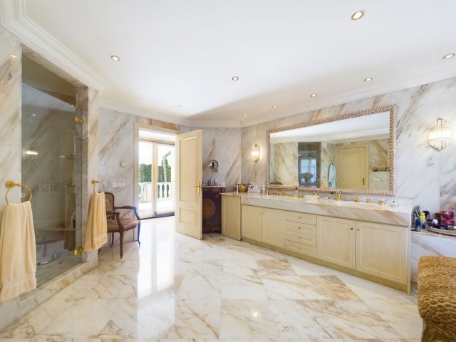 4 Slaapkamer Villa in Nueva Andalucía