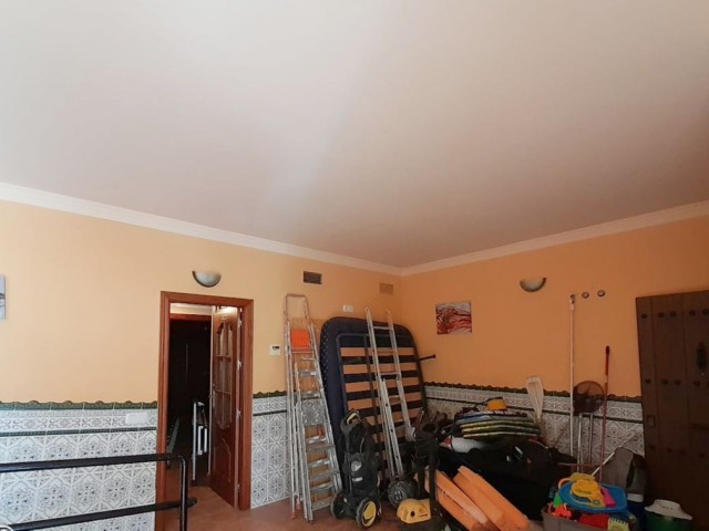 Comercial con 2 Dormitorios  en Estepona