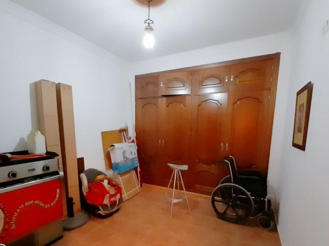 Comercial con 2 Dormitorios  en Estepona