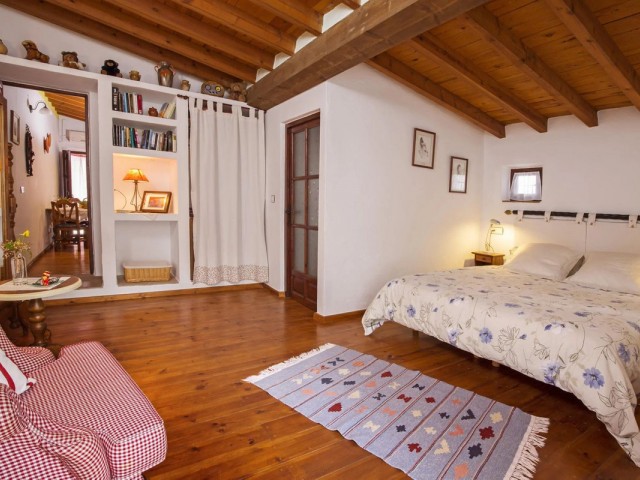 Villa con 5 Dormitorios  en El Borge