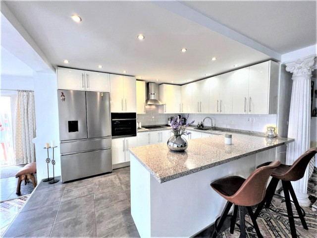 Villa, Cerros del Aguila, R4370839