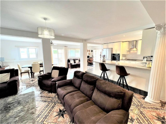 4 Schlafzimmer Villa in Cerros del Aguila