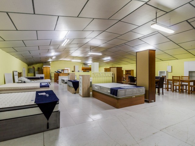 Comercial con 1 Dormitorios  en Estepona