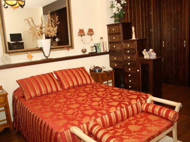 5 Soveroms Villa i Estepona