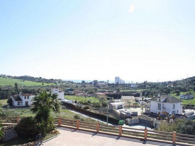 5 Soveroms Villa i Estepona