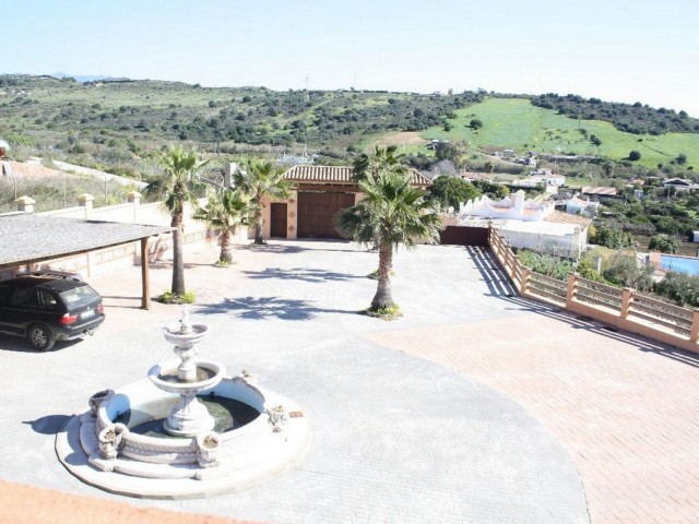 5 Soveroms Villa i Estepona