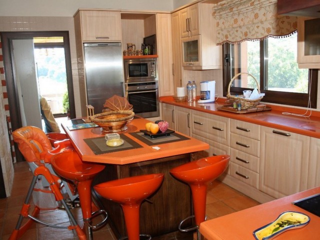 Villa con 5 Dormitorios  en Estepona