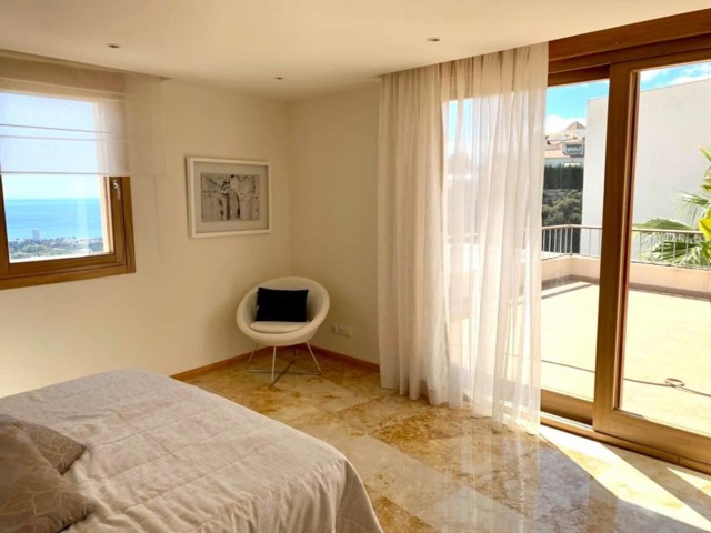 Penthouse avec 3 Chambres  à Altos de los Monteros