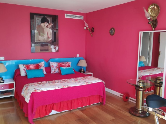 6 Bedrooms Villa in El Chaparral