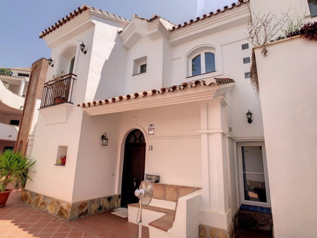 Villa, Riviera del Sol, R4394524