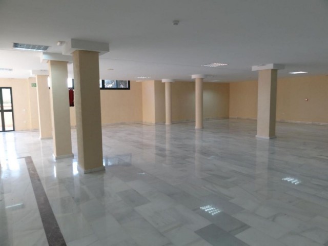 Comercial con 64 Dormitorios  en Málaga