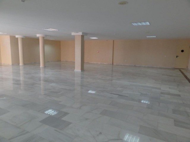 Comercial con 64 Dormitorios  en Málaga
