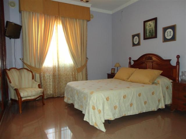 Villa con 5 Dormitorios  en El Rosario
