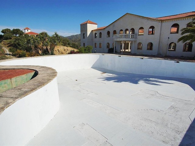 Villa avec 22 Chambres  à Almogía