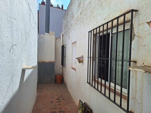 Comercial con 2 Dormitorios  en San Pedro de Alcántara