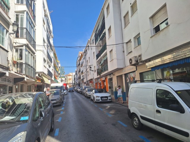 Comercial con 2 Dormitorios  en San Pedro de Alcántara