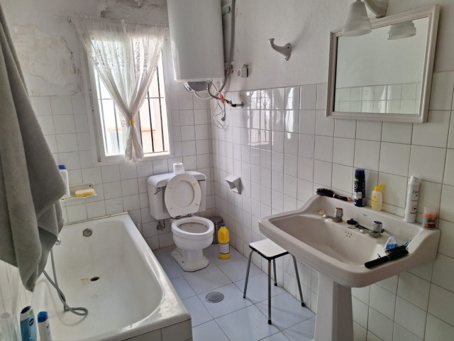 Comercial con 2 Dormitorios  en San Pedro de Alcántara