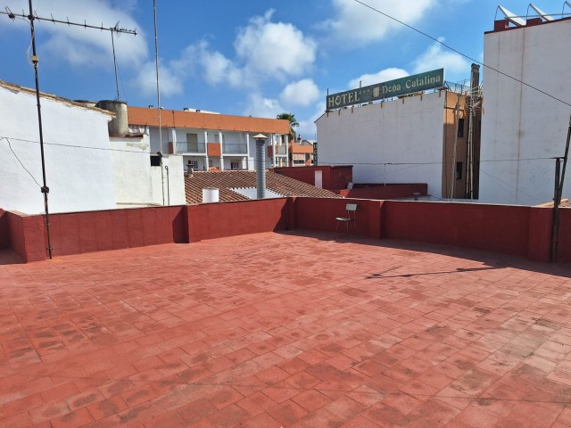 Comercial con 2 Dormitorios  en San Pedro de Alcántara