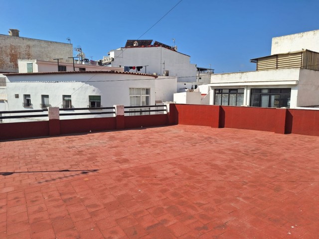 Comercial con 2 Dormitorios  en San Pedro de Alcántara