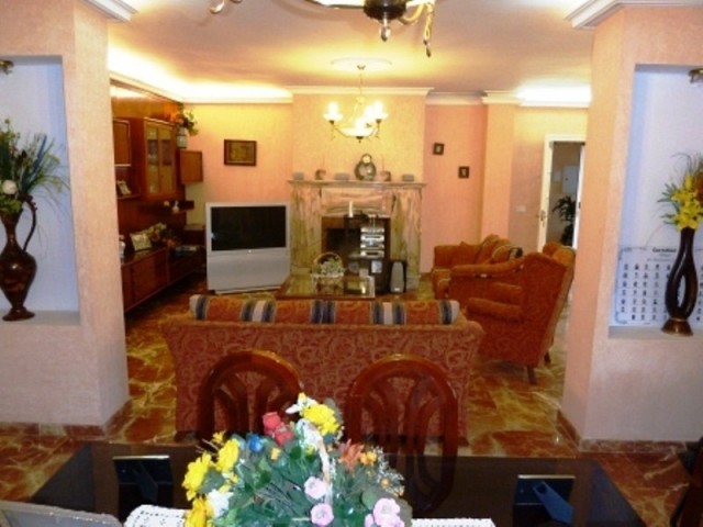 8 Bedrooms Villa in Alhaurín de la Torre
