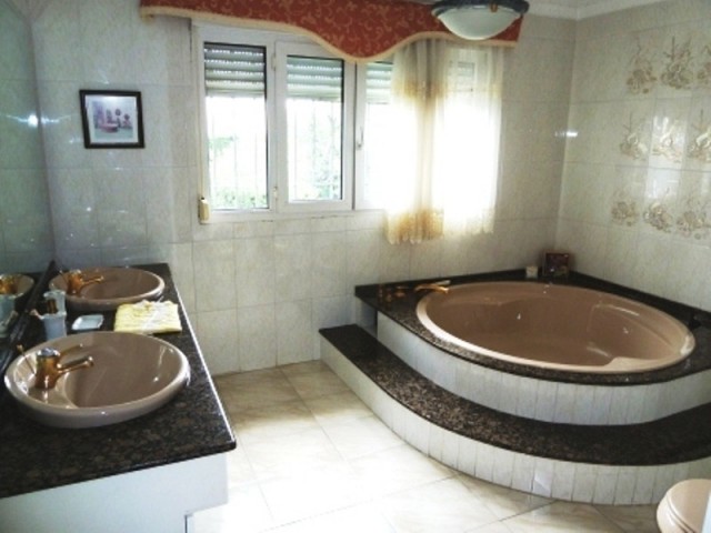 8 Bedrooms Villa in Alhaurín de la Torre