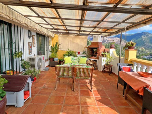 6 Bedrooms Villa in Mijas