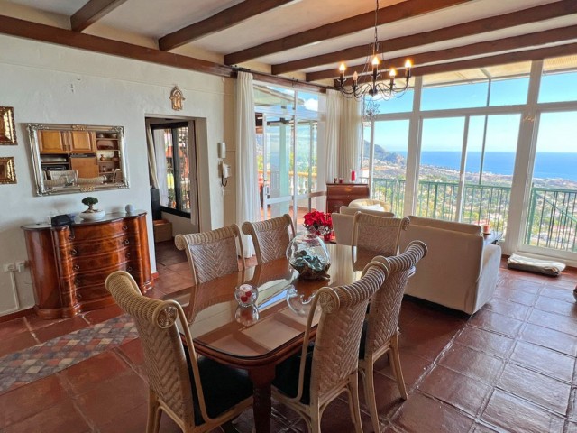 6 Bedrooms Villa in Mijas