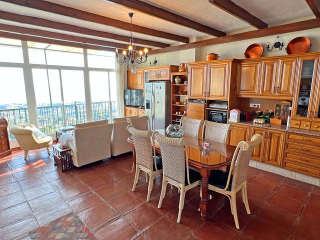 6 Bedrooms Villa in Mijas