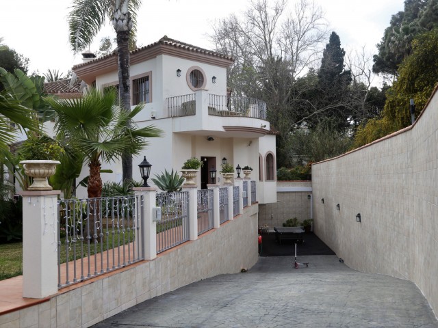 4 Sovrums Villa i Estepona