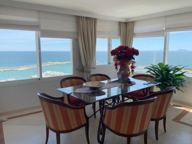 Penthouse avec 2 Chambres  à Estepona