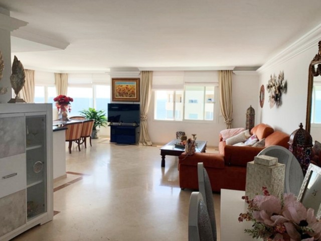 Penthouse avec 2 Chambres  à Estepona